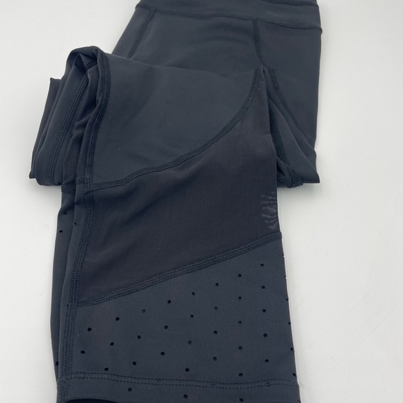 Athleta-Size Medium Black Capri Leggings - Picture 4 of 5